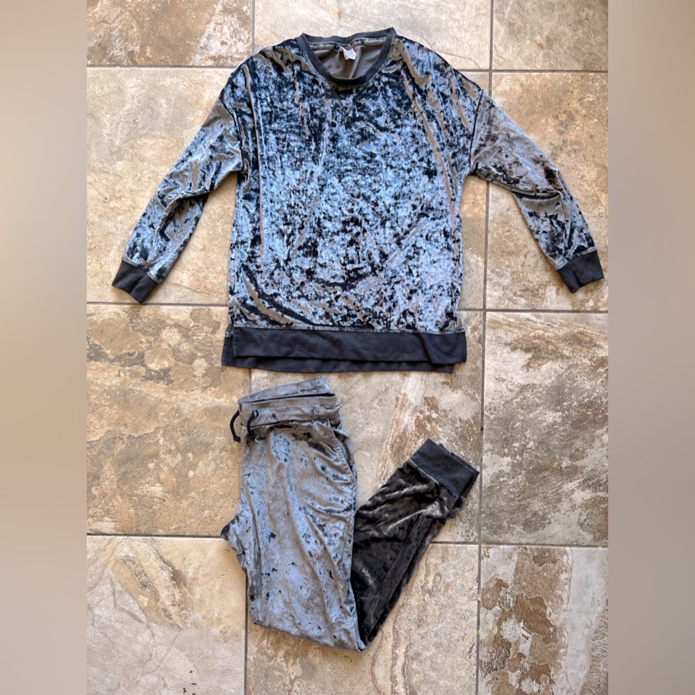 Gray crushed velvet lounge set small